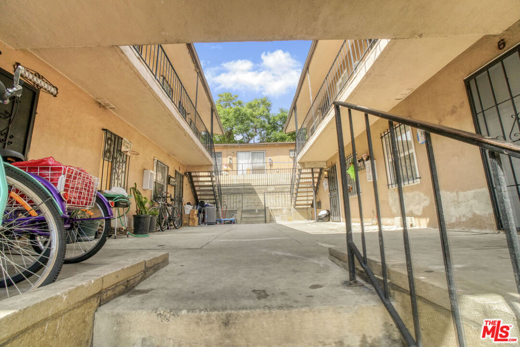 5274 Ithaca Avenue Property Photo 4