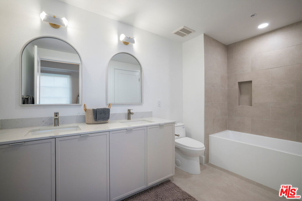 1221 Myra Avenue 423 Property Photo 5