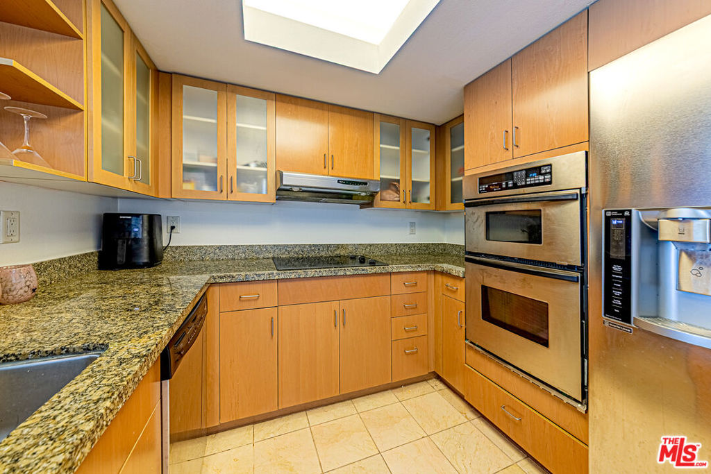 13700 Marina Pointe Drive 1018 Property Photo 6