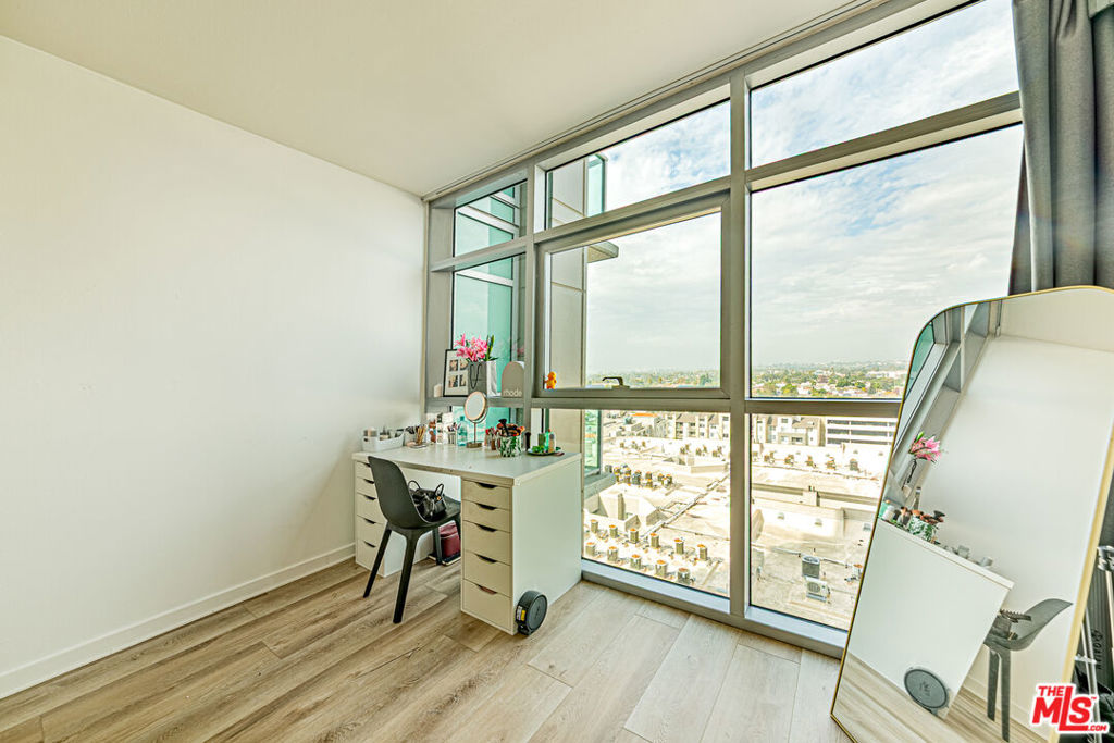 13700 Marina Pointe Drive 1018 Property Photo 18
