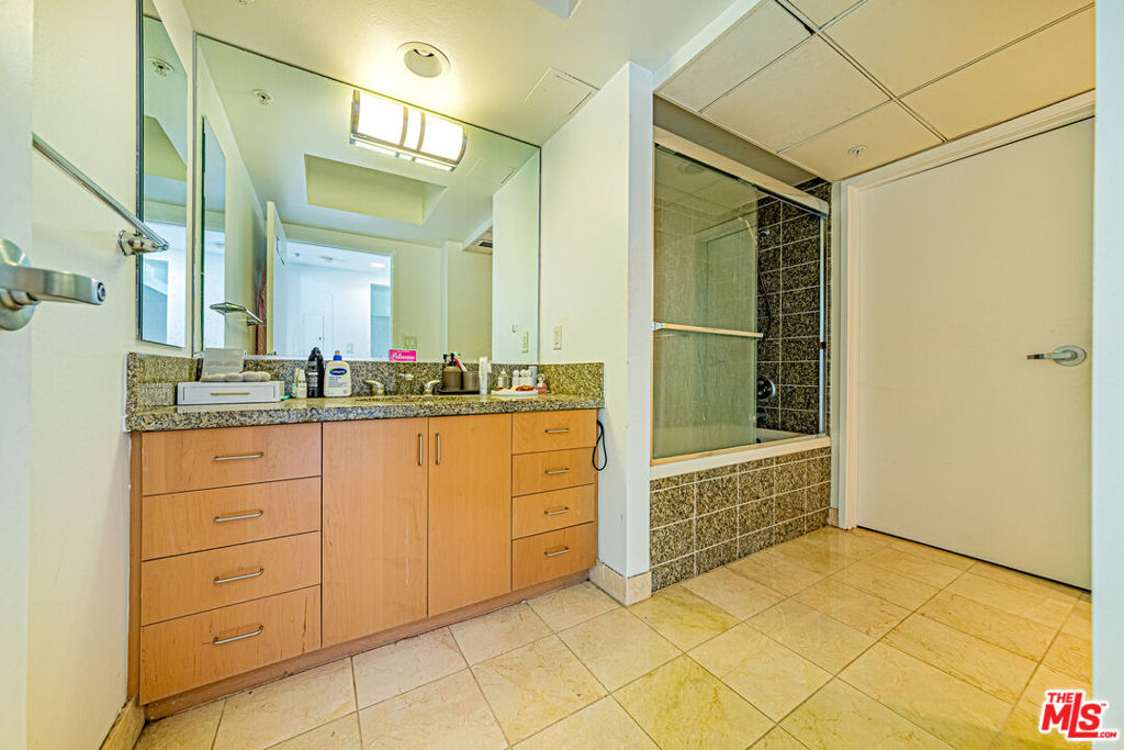 13700 Marina Pointe Drive 1018 Property Photo 20