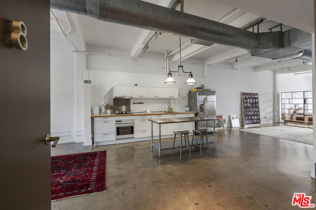814 S Spring Street 8 Property Photo 4