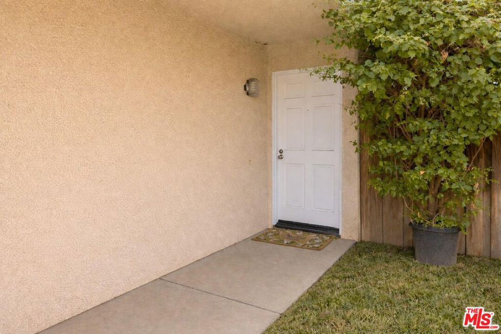 9152 Vincente Way Property Photo 3