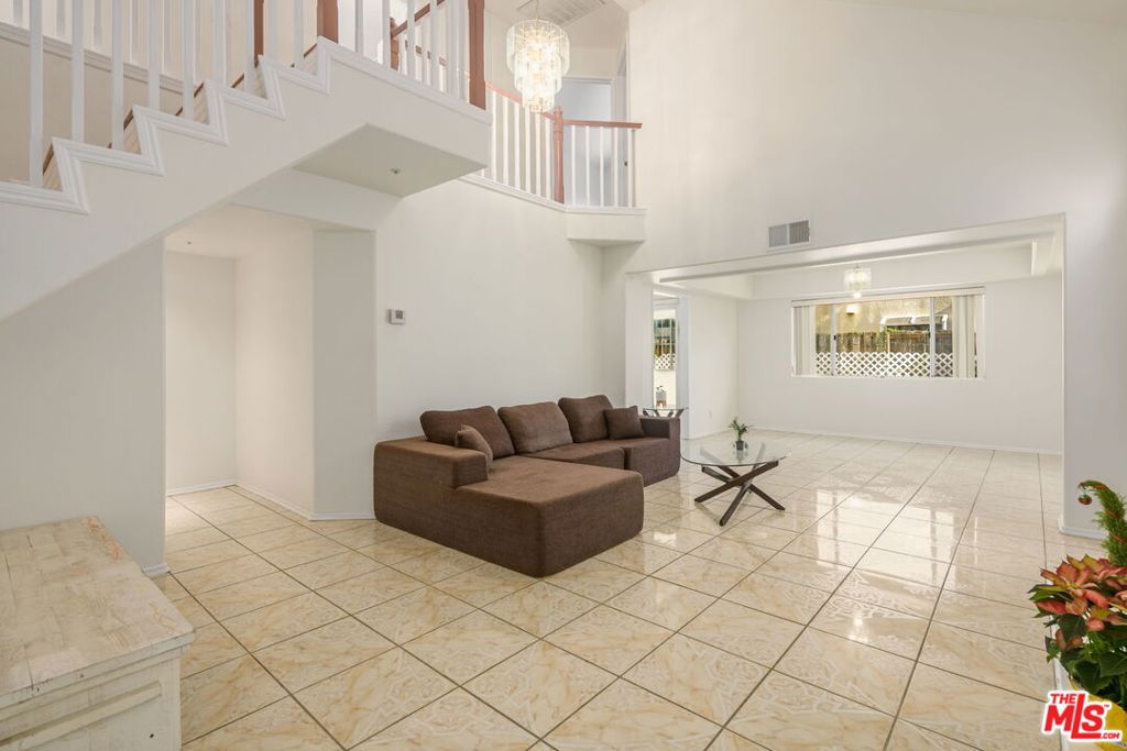 9152 Vincente Way Property Photo 4