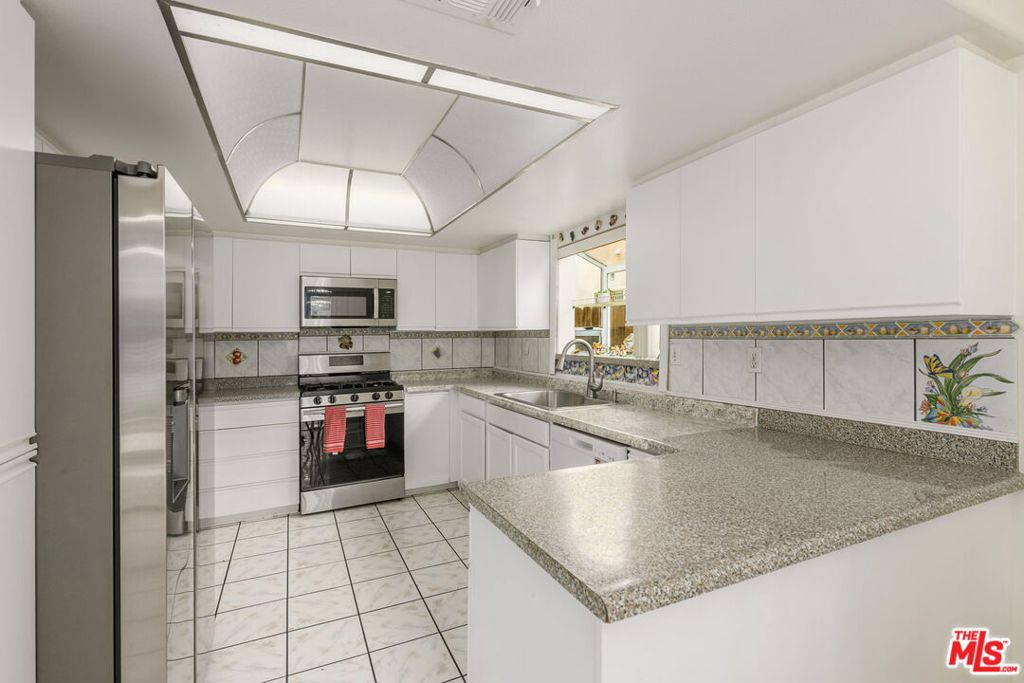 9152 Vincente Way Property Photo 8