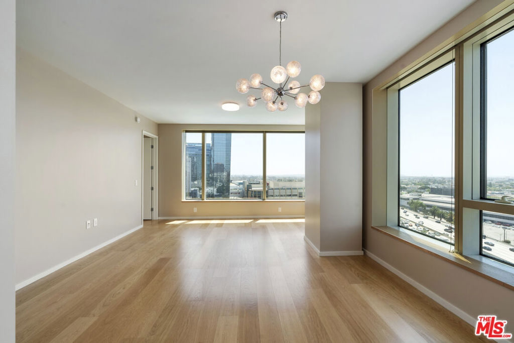 889 Francisco Street 1206 Property Photo 7