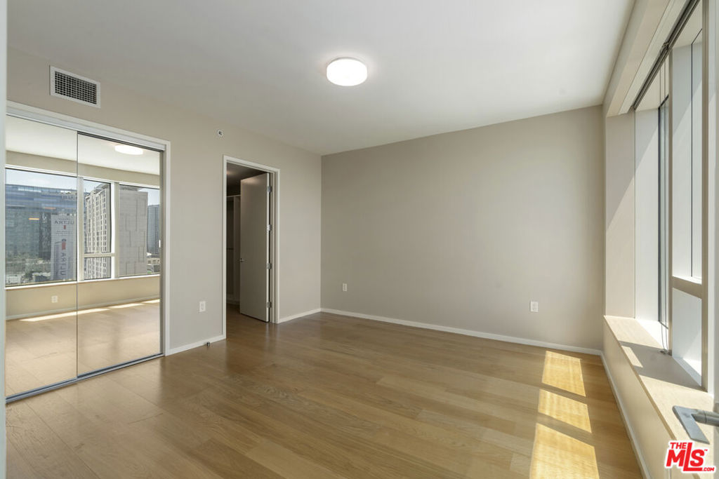 889 Francisco Street 1206 Property Photo 15