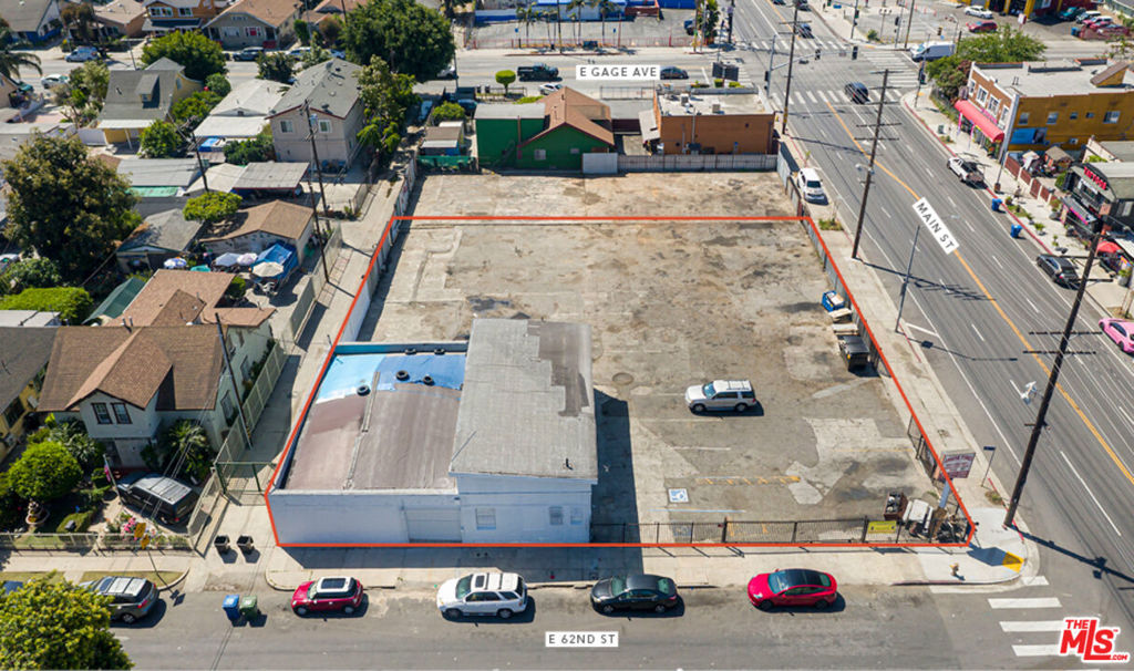 110 E 62nd Street Property Photo 3