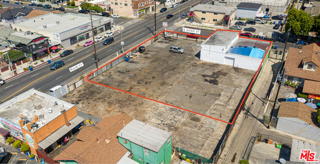 110 E 62nd Street Property Photo 4
