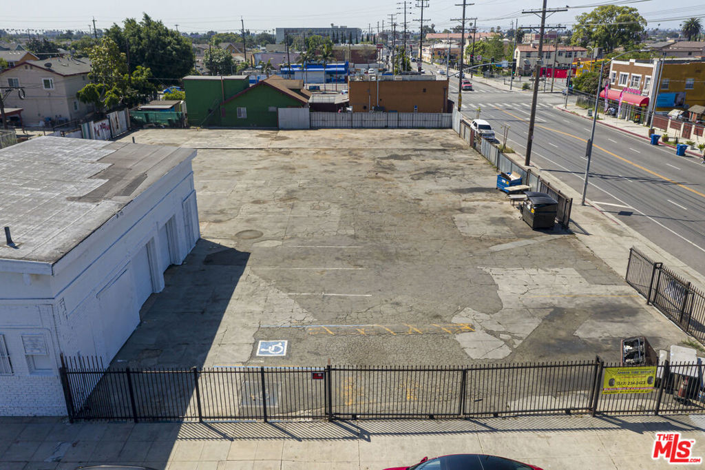 110 E 62nd Street Property Photo 6