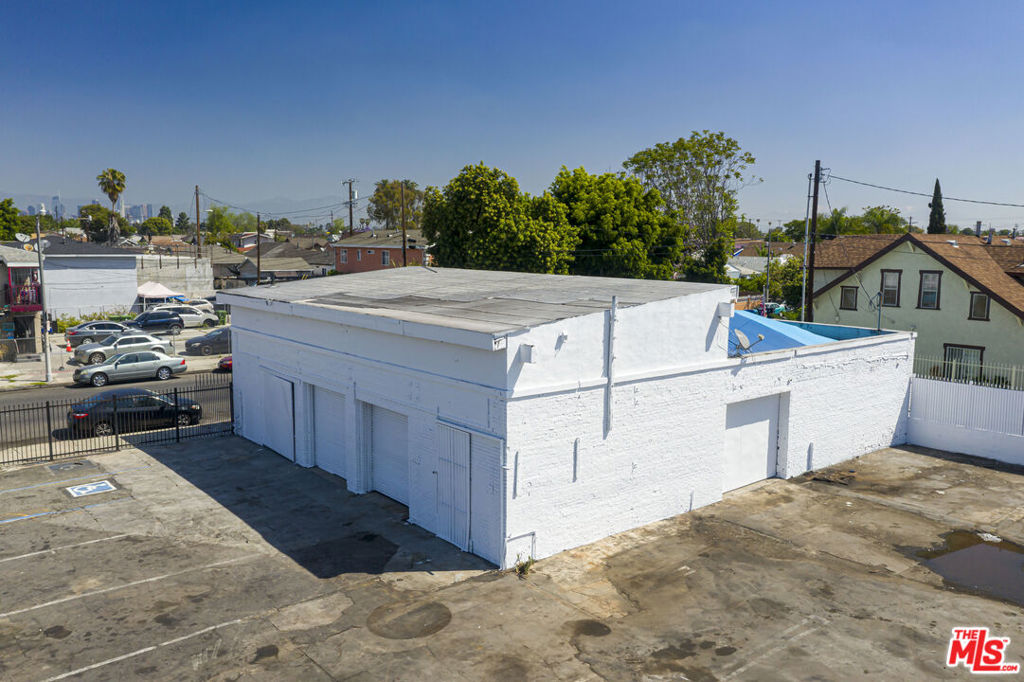 110 E 62nd Street Property Photo 7