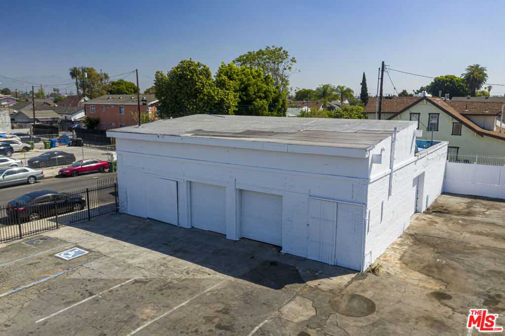 110 E 62nd Street Property Photo 8
