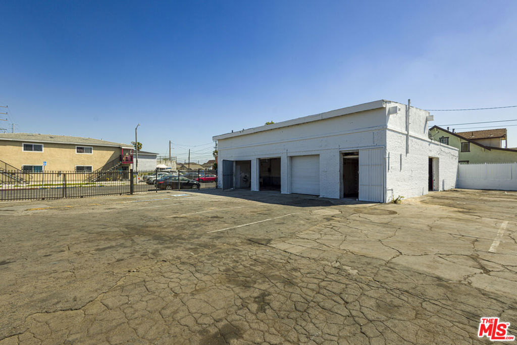 110 E 62nd Street Property Photo 11