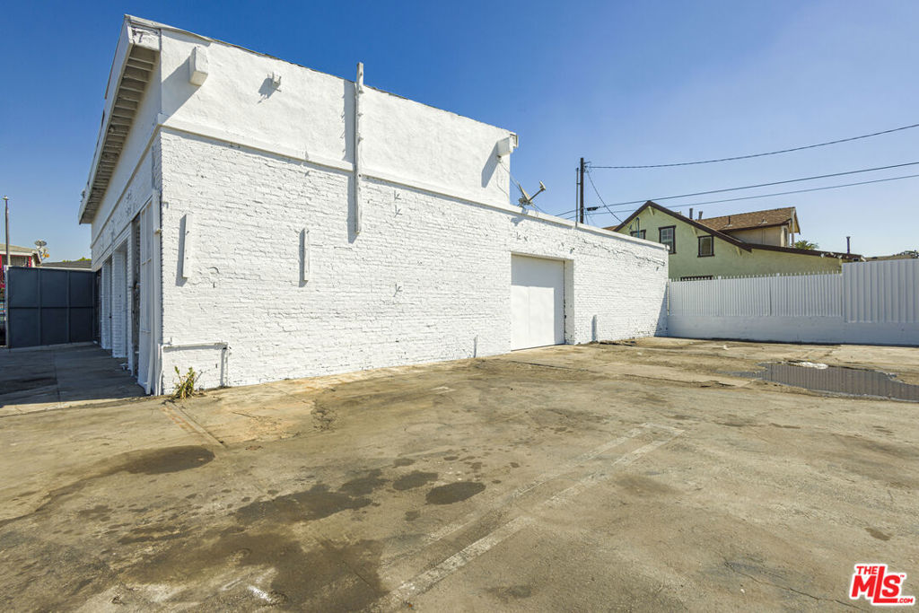 110 E 62nd Street Property Photo 13