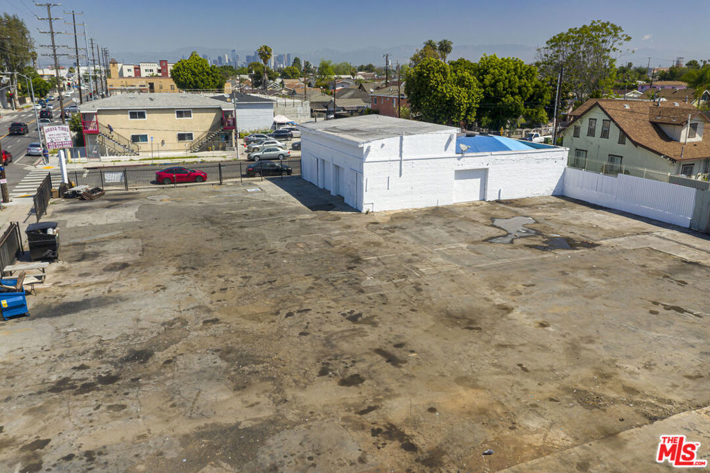 110 E 62nd Street Property Photo 14