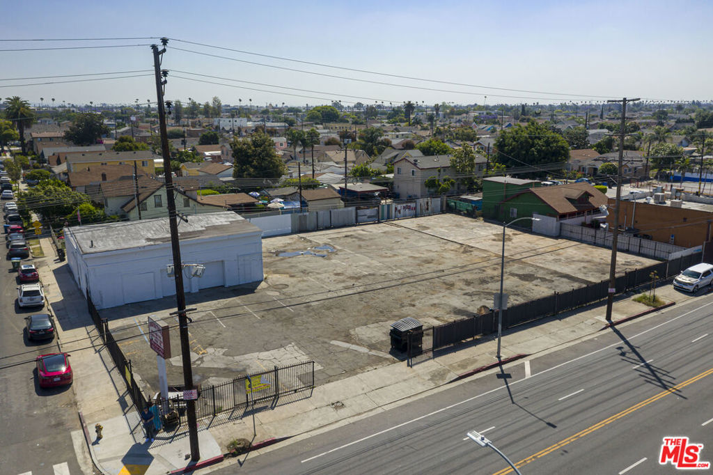 110 E 62nd Street Property Photo 15