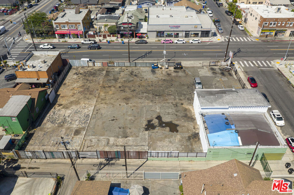 110 E 62nd Street Property Photo 26