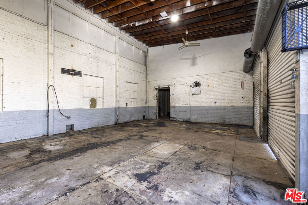 110 E 62nd Street Property Photo 32