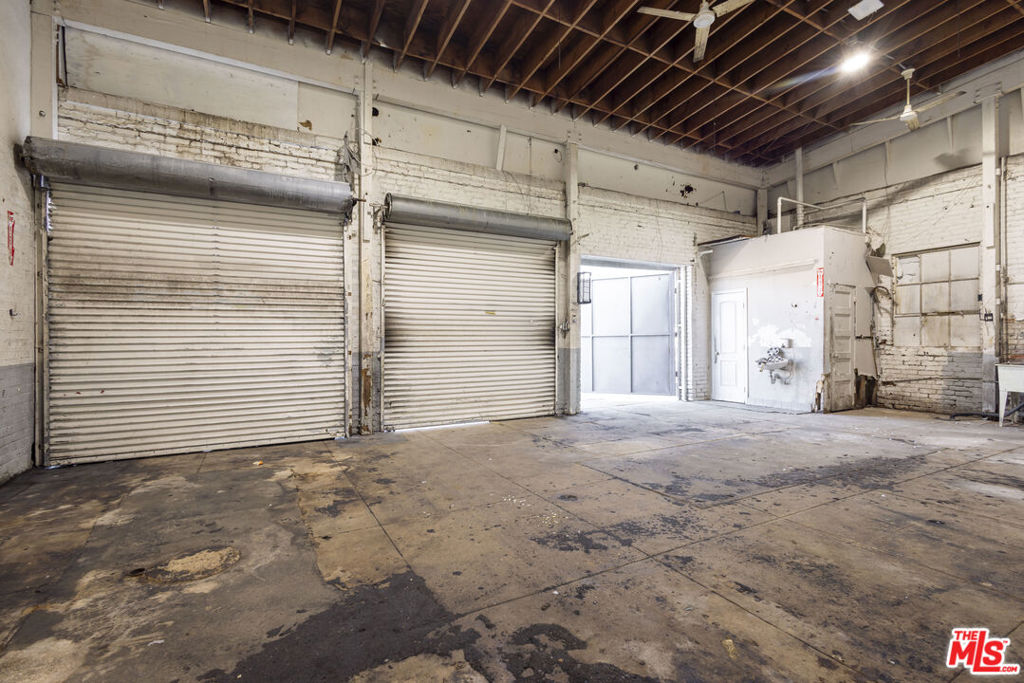 110 E 62nd Street Property Photo 35