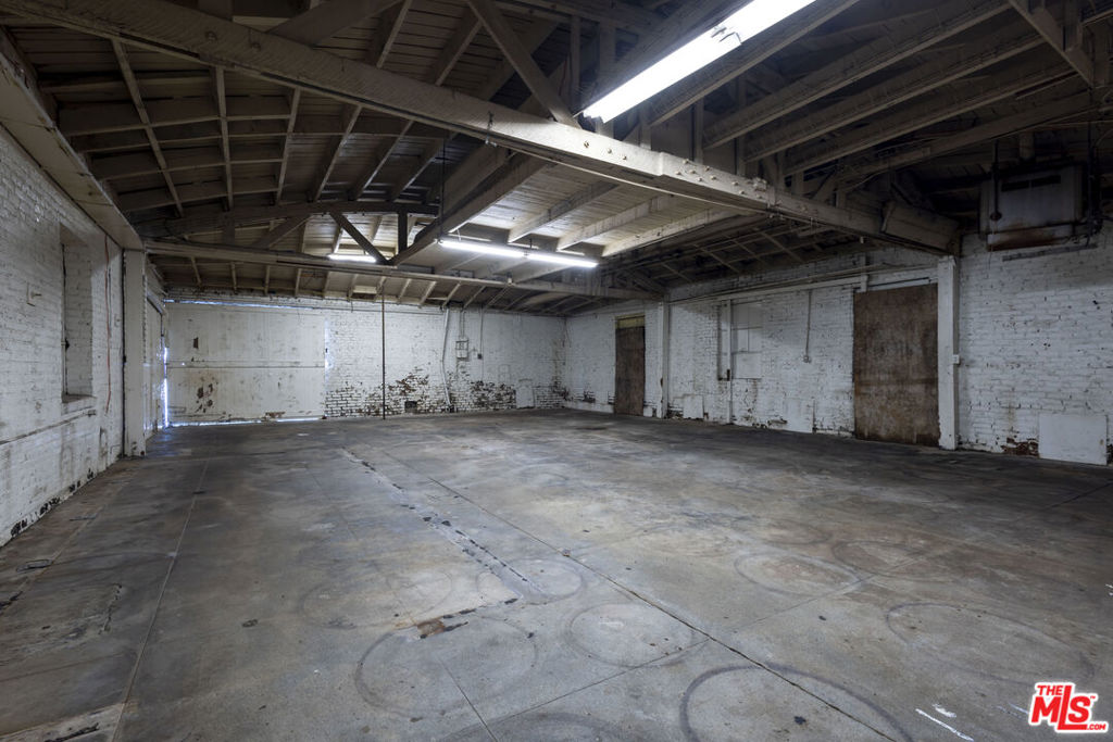 110 E 62nd Street Property Photo 37