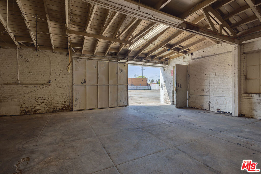 110 E 62nd Street Property Photo 43