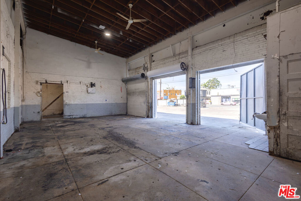 110 E 62nd Street Property Photo 44