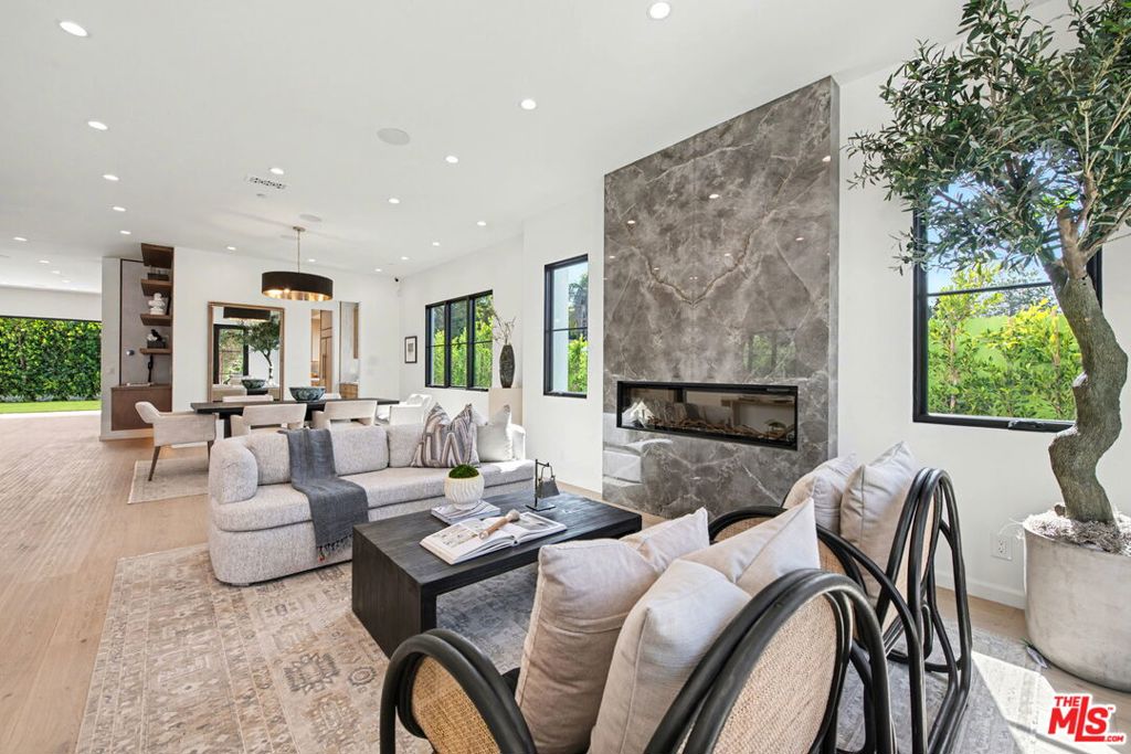 16011 Miami Way Property Photo 6