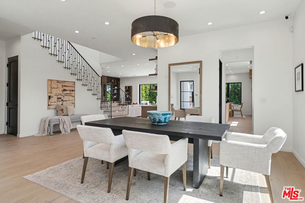 16011 Miami Way Property Photo 7