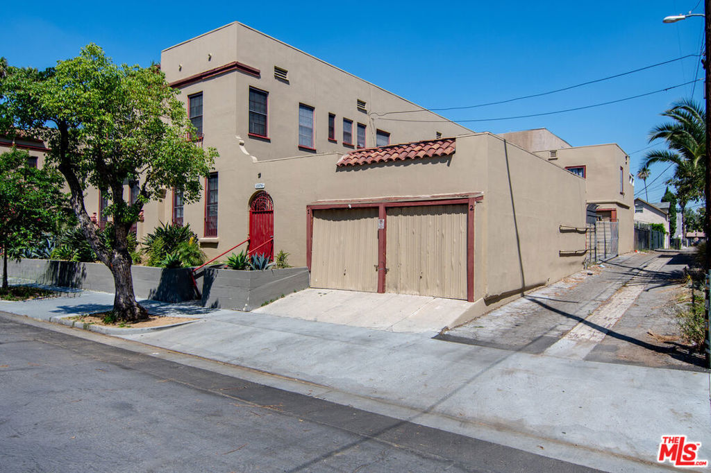 2375 W 12th Street Property Photo 5