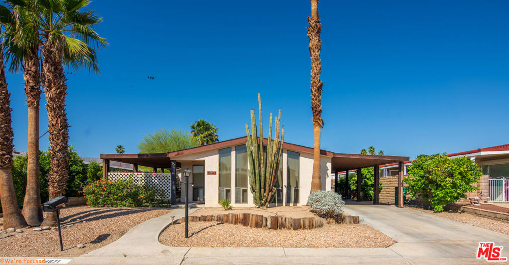 74671 Azurite Circle E Property Photo 1