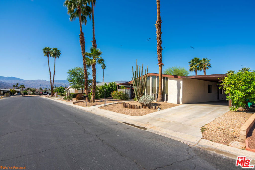 74671 Azurite Circle E Property Photo 2