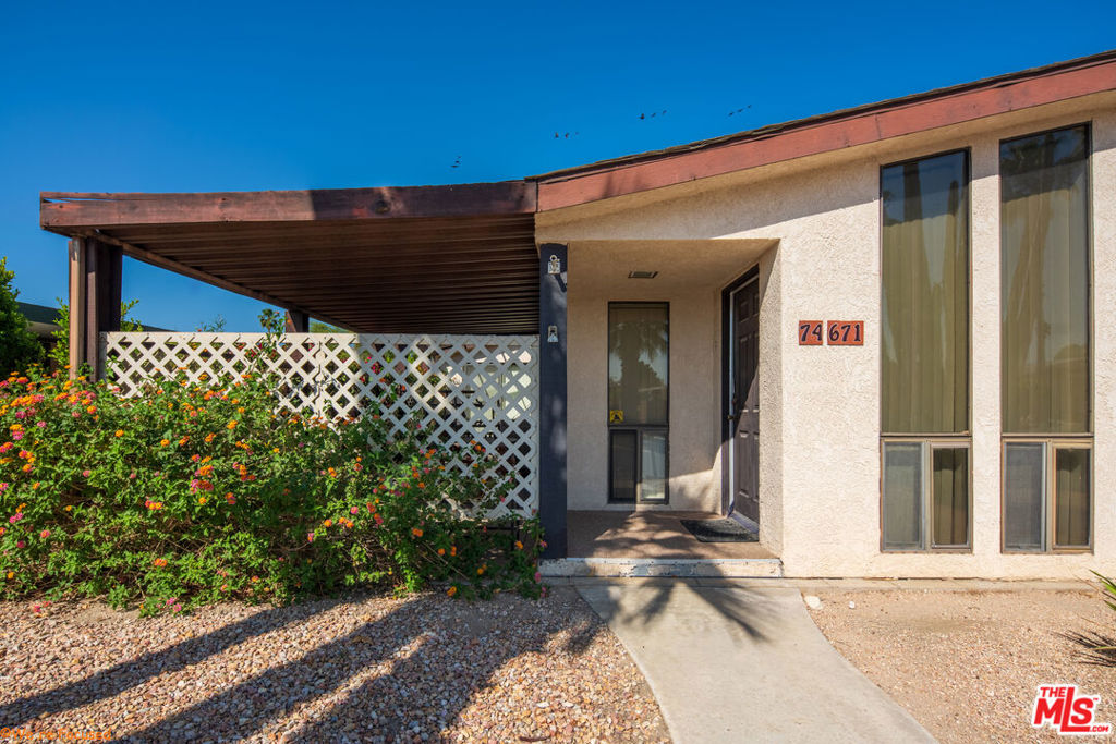 74671 Azurite Circle E Property Photo 3