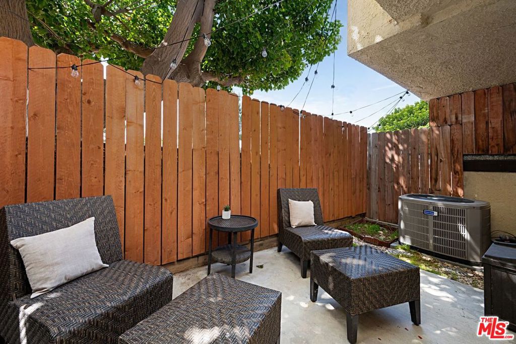 620 W Hyde Park Boulevard 117 Property Photo 10