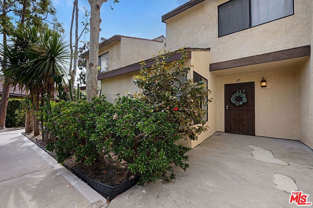 620 W Hyde Park Boulevard 117 Property Photo 12