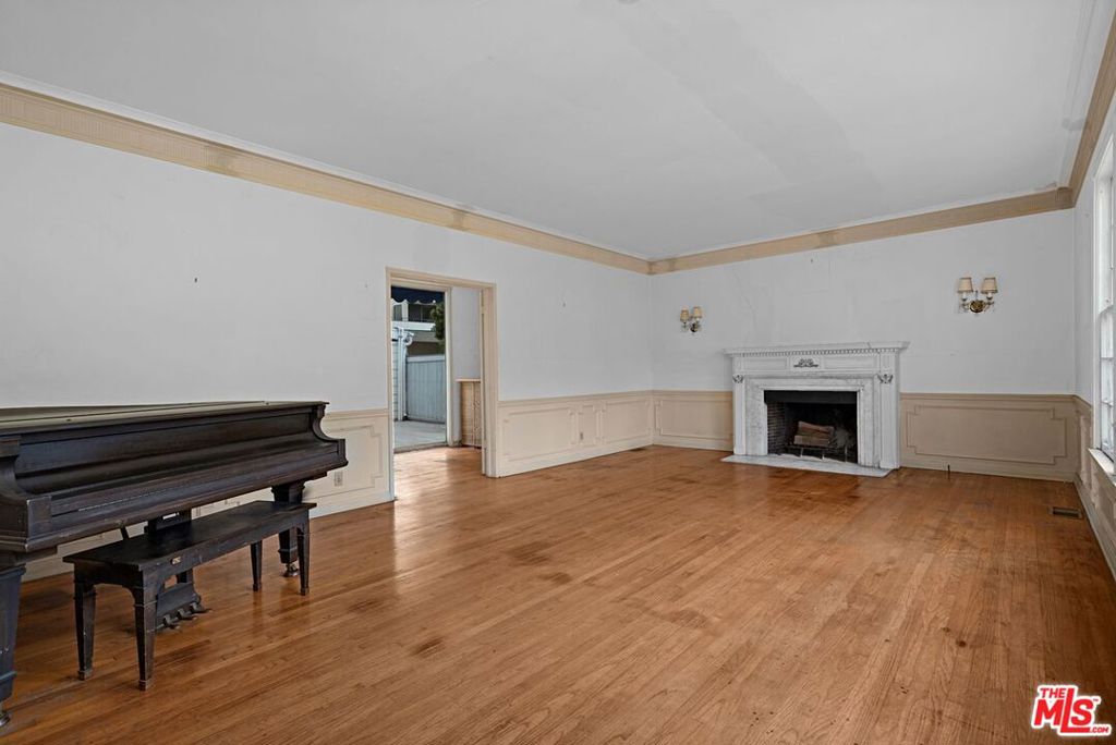 10546 Lindbrook Avenue Property Photo 5