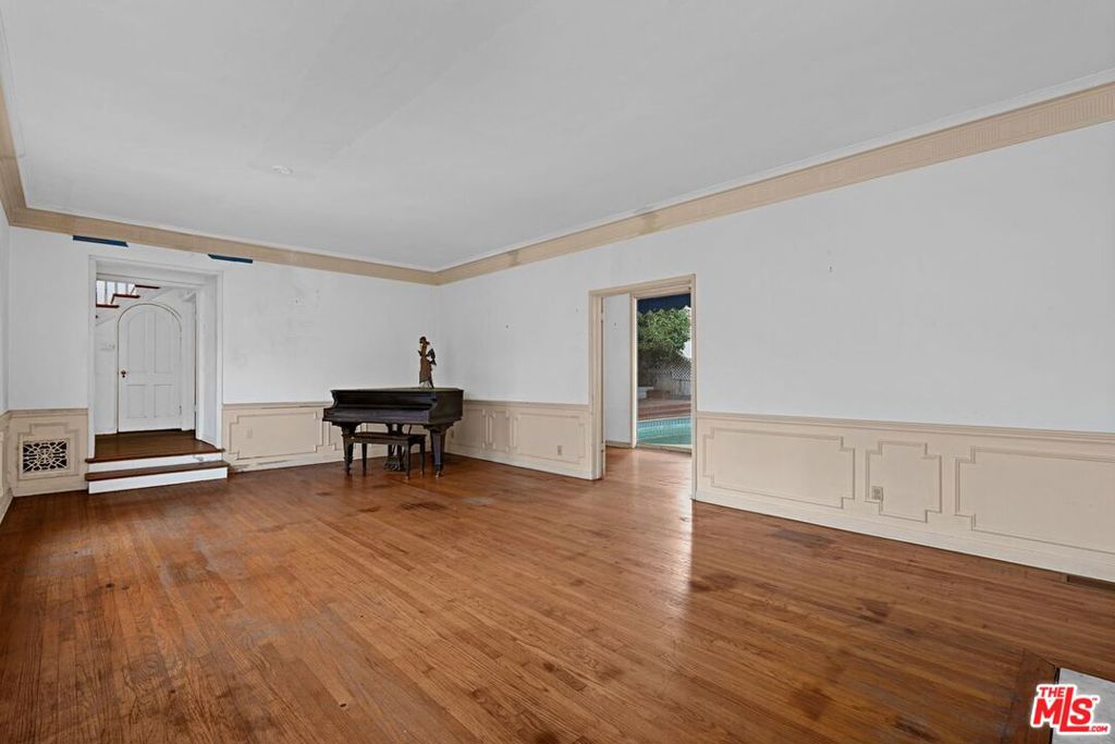 10546 Lindbrook Avenue Property Photo 7