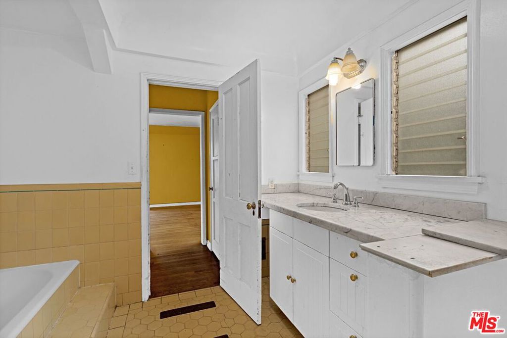 10546 Lindbrook Avenue Property Photo 16