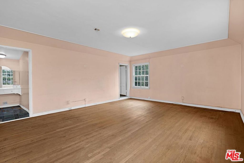 10546 Lindbrook Avenue Property Photo 19