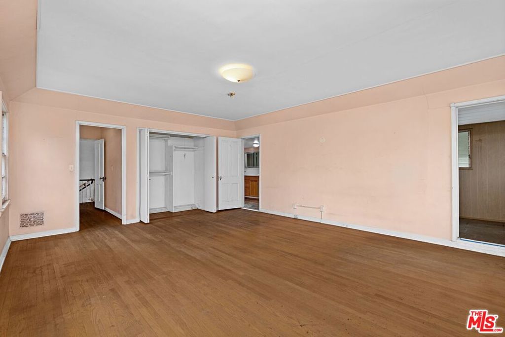 10546 Lindbrook Avenue Property Photo 20
