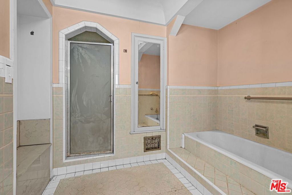 10546 Lindbrook Avenue Property Photo 21