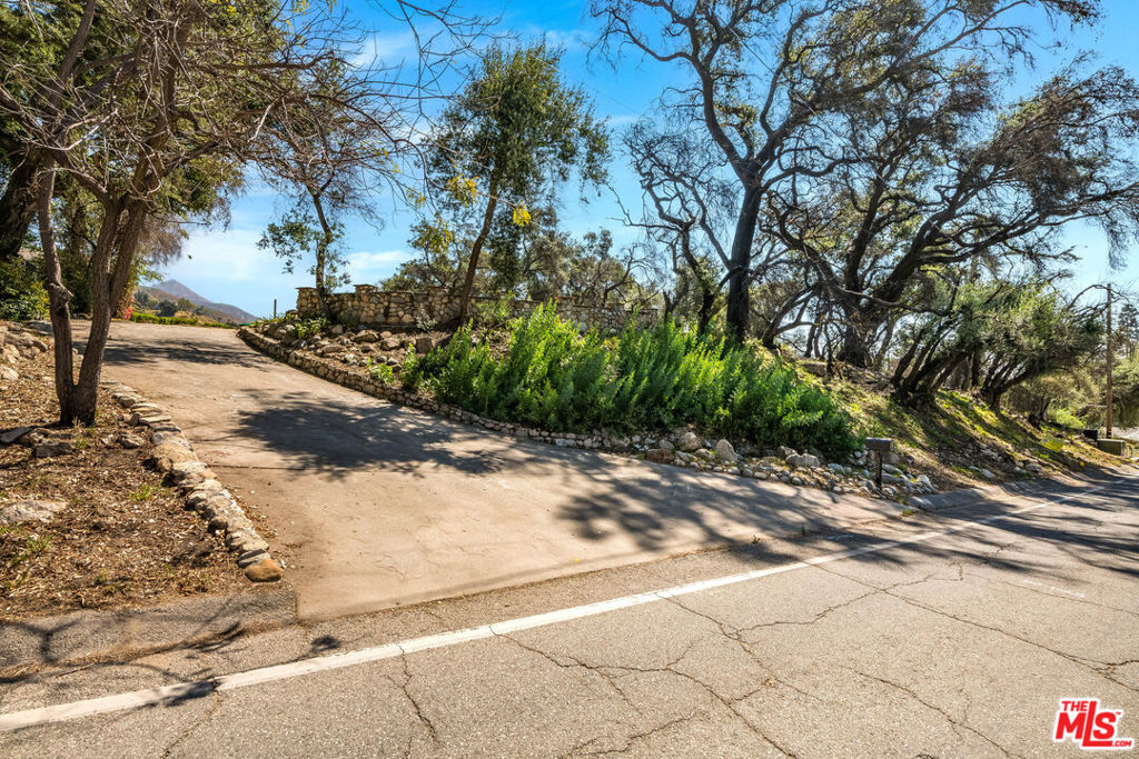 3172 Rubio Canyon Road Property Photo 4