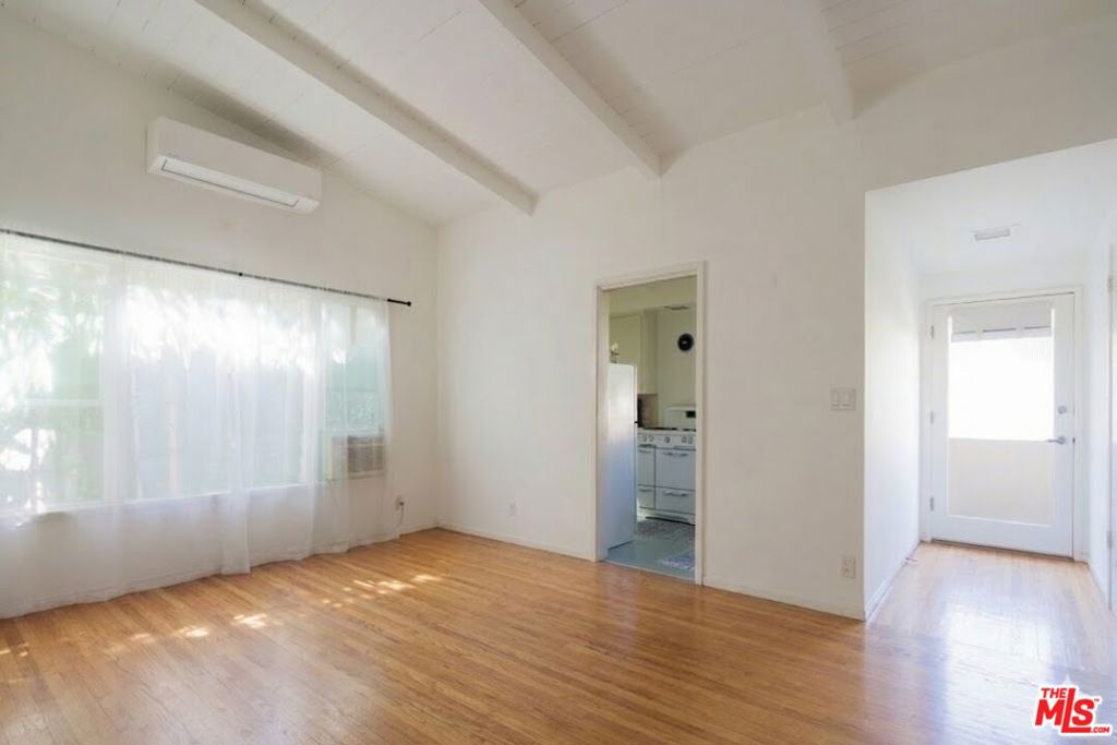 804 Westmount Drive Property Photo 20