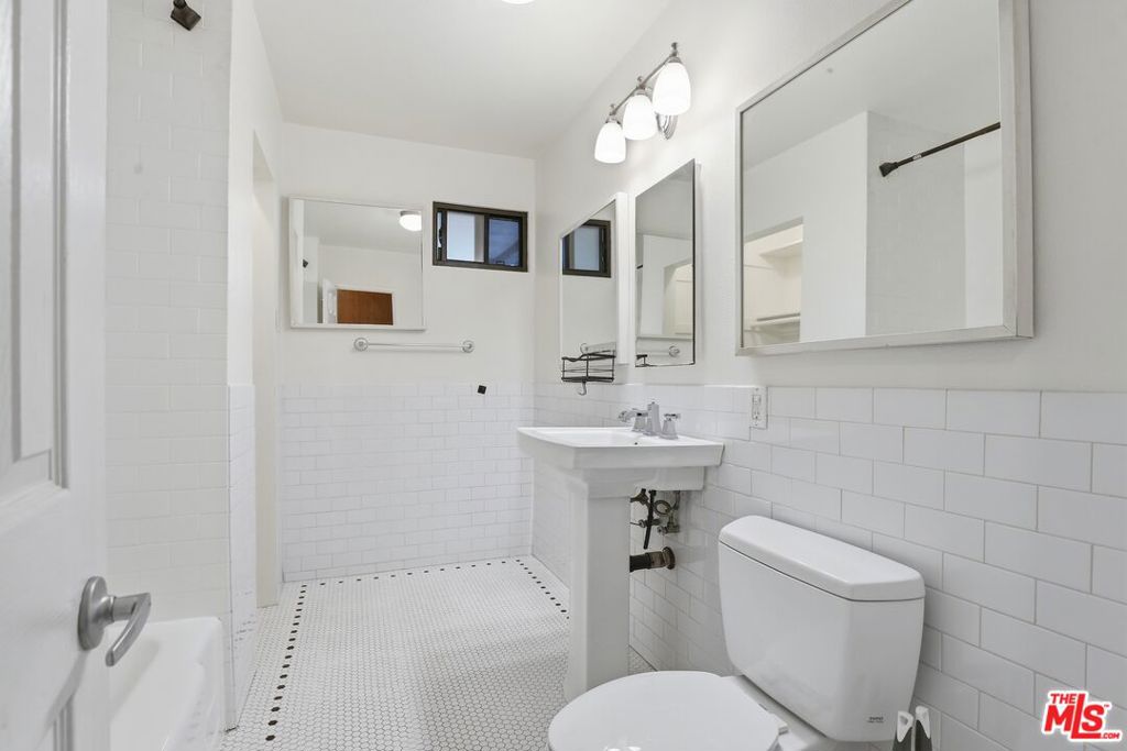 7154 Lexington Avenue Property Photo 16