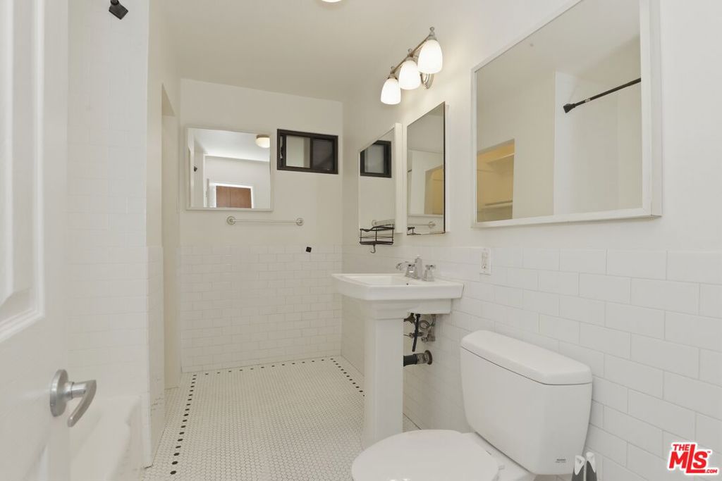 7154 Lexington Avenue Property Photo 17
