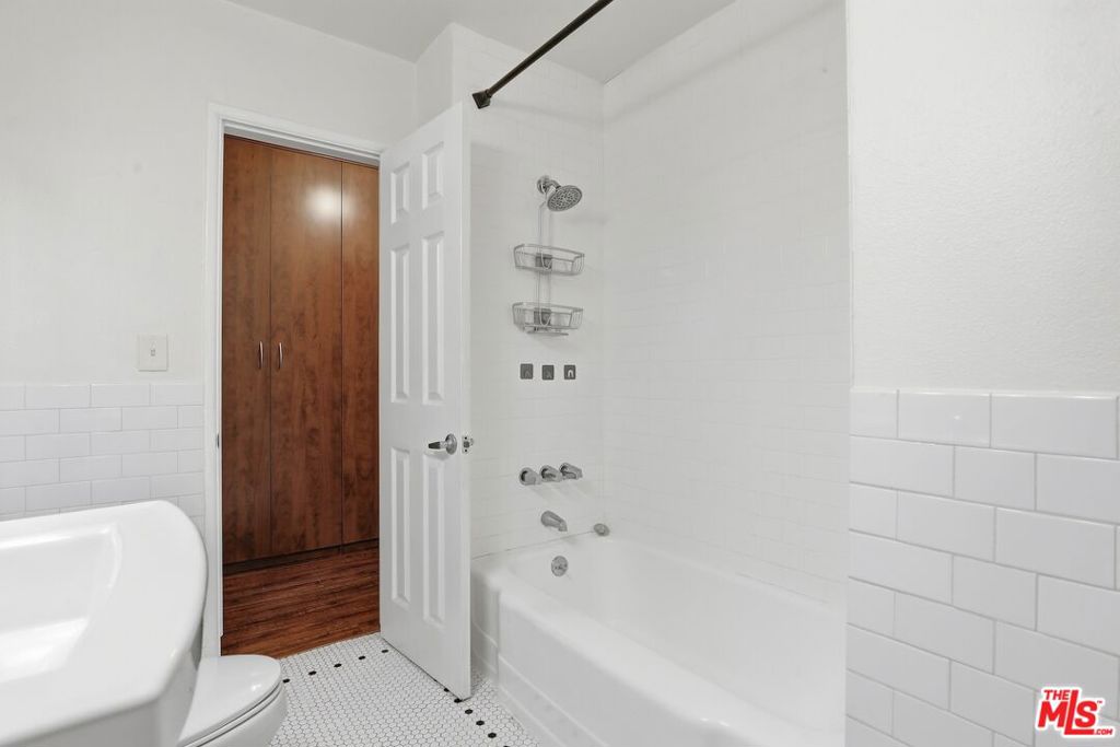 7154 Lexington Avenue Property Photo 18