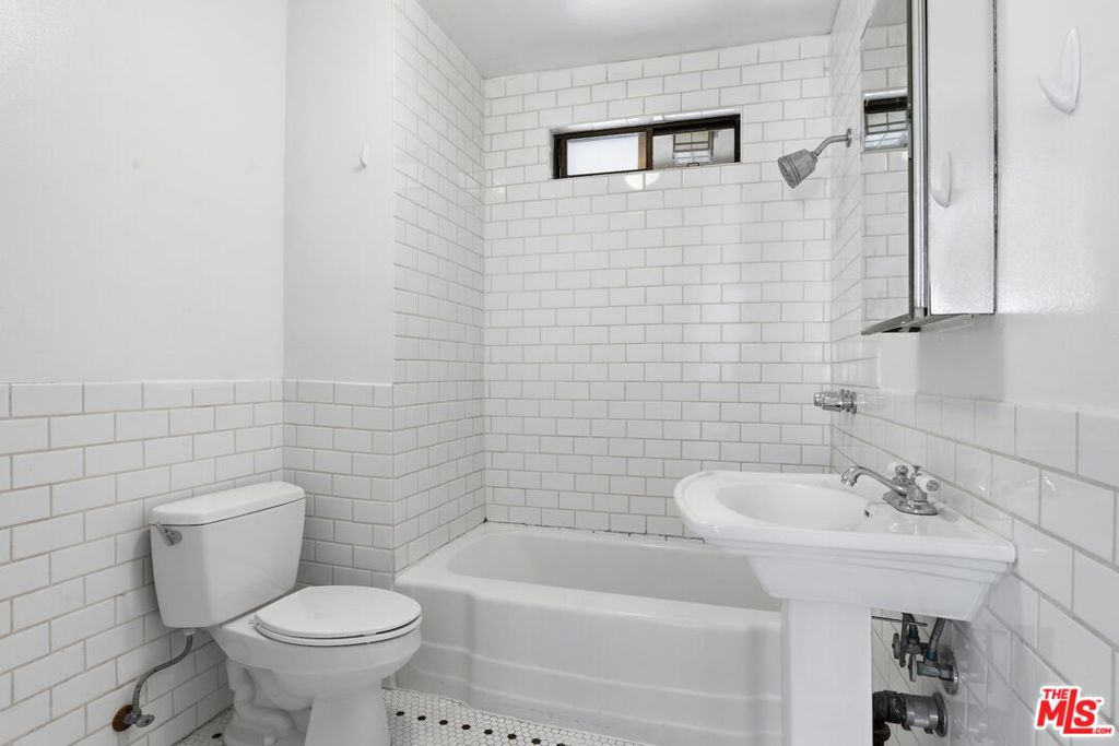 7154 Lexington Avenue Property Photo 29
