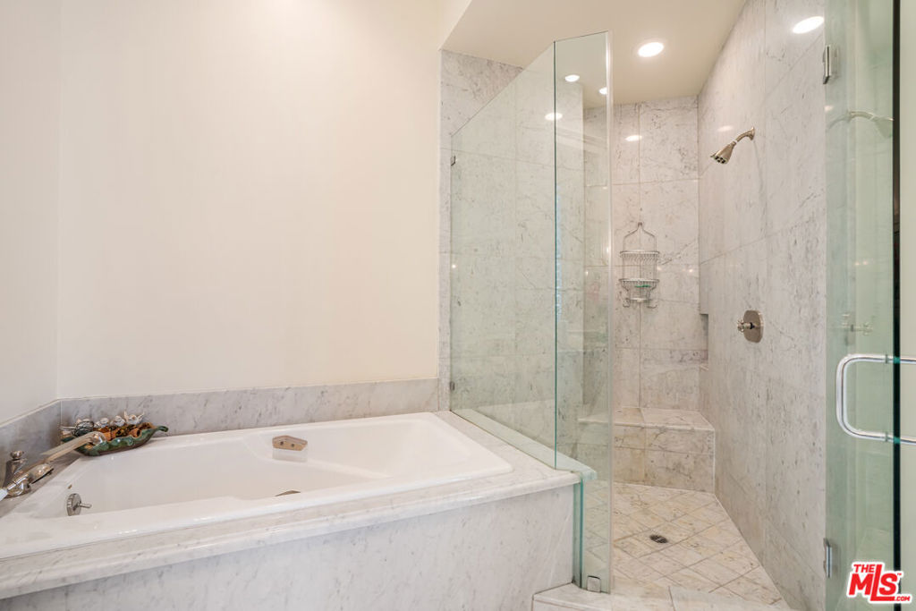 915 Hartford Way Property Photo 32