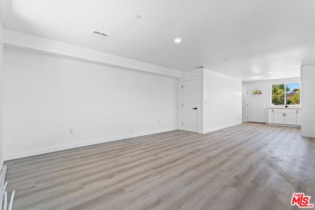 850 W Gage Avenue Property Photo 3