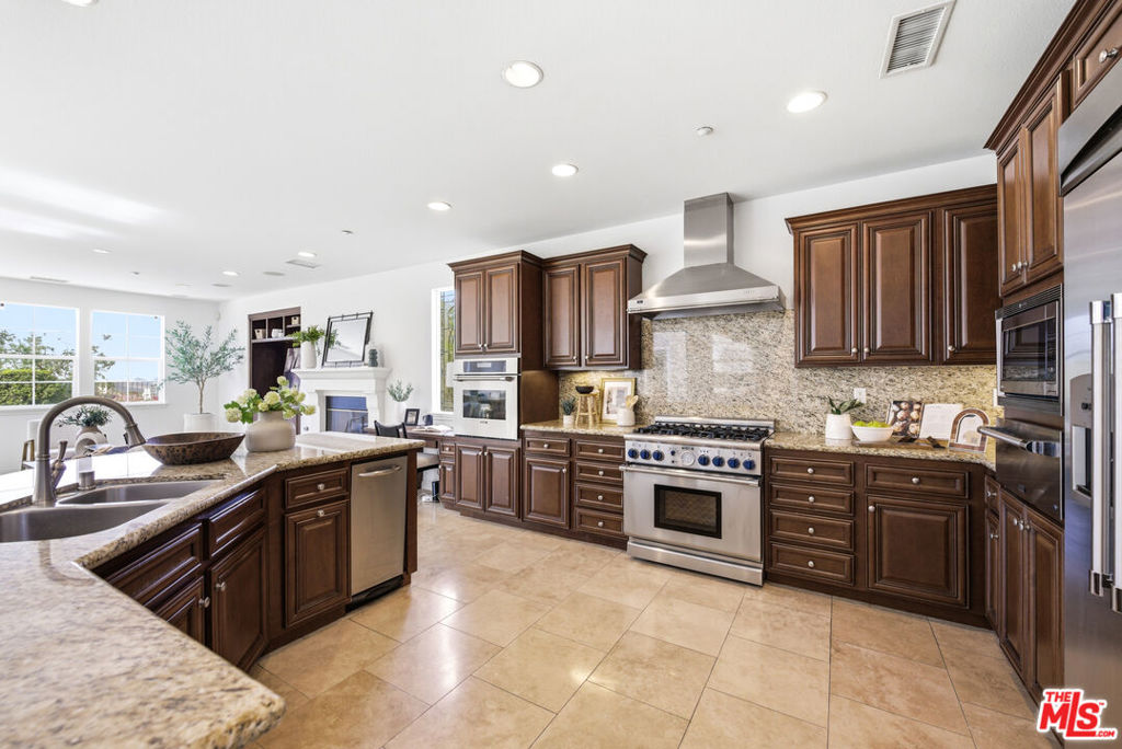 3447 Sentinel Court Property Photo 4