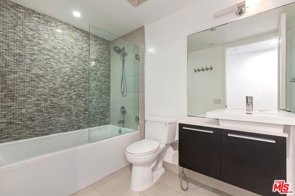 225 S Hamilton Drive 106 Property Photo 31